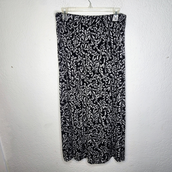 J. Jill Black and White Midi Skirt, A Line Sz XS Floral w Elastic Waist and Slit - Picture 8 of 13